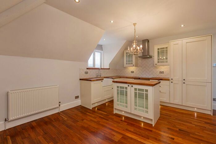 2 Bedroom Flat To Rent In Flat, Bayham Road, Sevenoaks, TN13