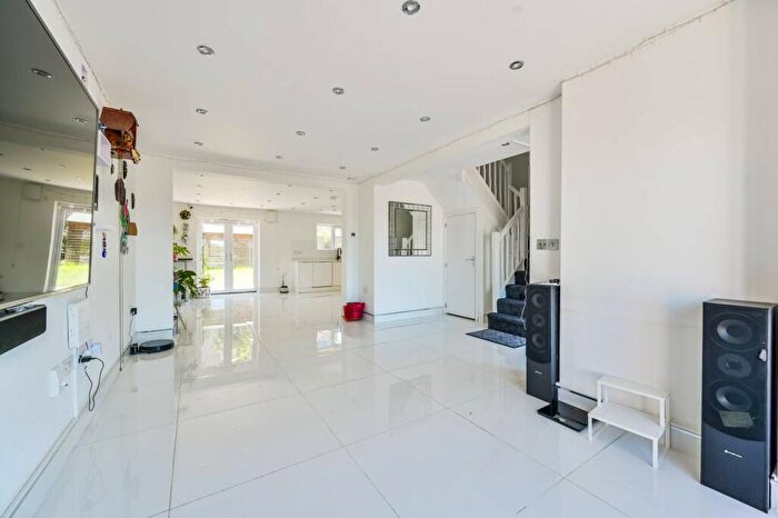 4 Bedroom Terraced House To Rent In Lange Road, Harrow, Harrow, HA2