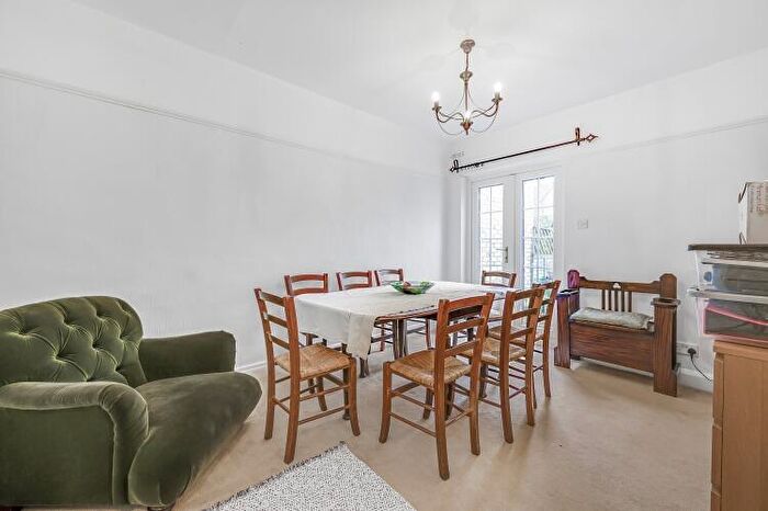 4 Bedroom House To Rent In Mayfield Avenue London, N14