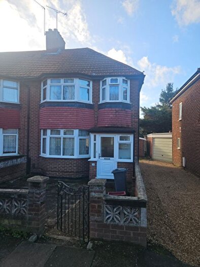 1 Bedroom Semi Detached House To Rent In Bridge Road, Hounslow, TW3