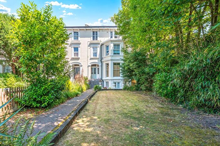 2 Bedroom Apartment To Rent In South Bank Terrace, Surbiton, KT6