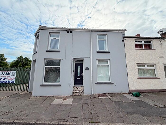 3 Bedroom End Of Terrace House To Rent In Cardiff Road, Aberdare, CF44