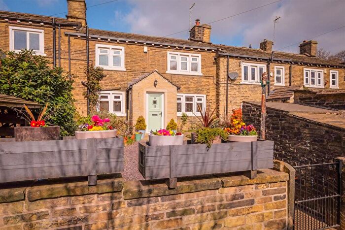 2 Bedroom Cottage For Sale In Mount Pleasant, Brighouse, HD6