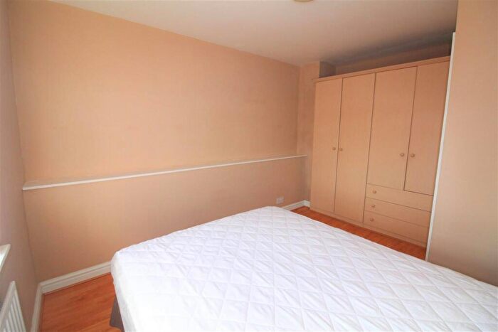 2 Bedroom Apartment To Rent In Apt, , Street Lane, Leeds, LS8
