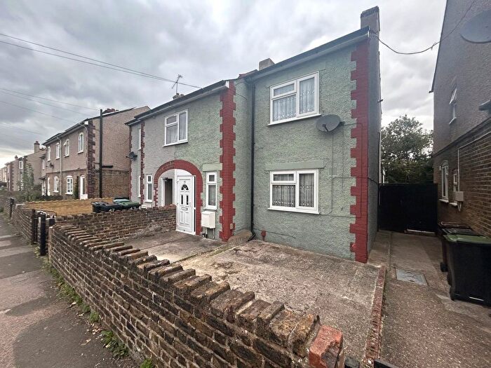 3 Bedroom Semi-Detached House For Sale In Waterdales, Northfleet, Kent, DA11