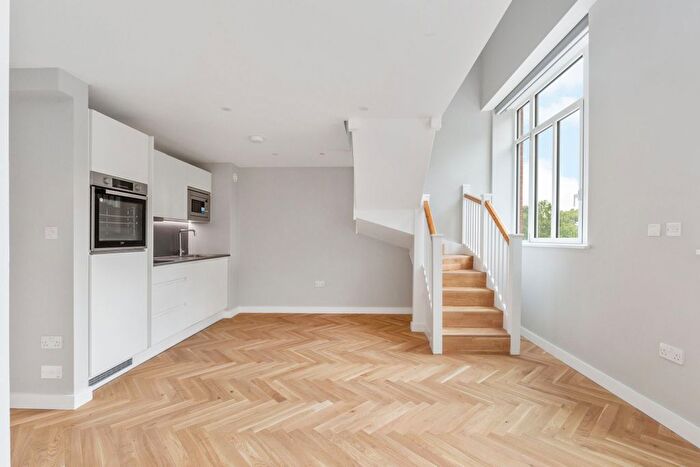 Studio To Rent In Clapham Common North Side, London, SW4