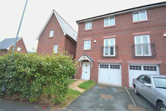 3 Bedroom Town House For Sale In School Drive, Lymm, WA13