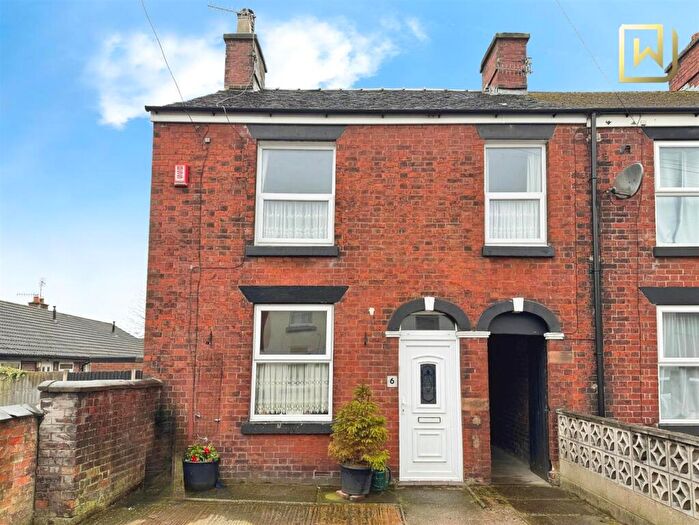 2 Bedroom Town House For Sale In Pump Street, Leek, Staffordshire, ST13