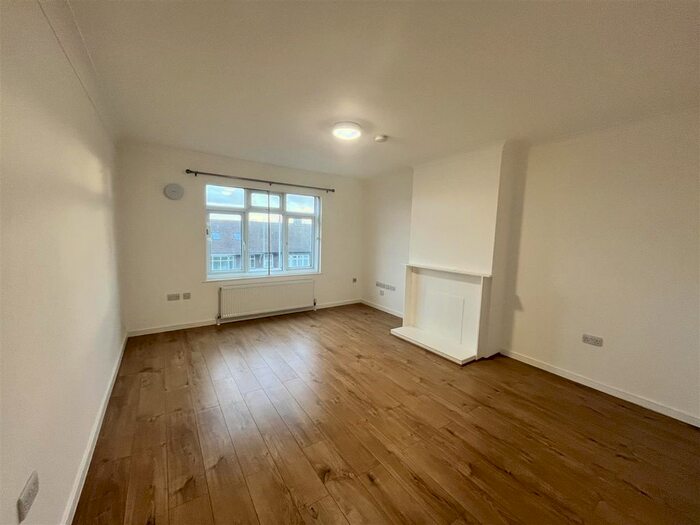 1 Bedroom Flat To Rent In High Road, Chadwell Heath, Romford, RM6