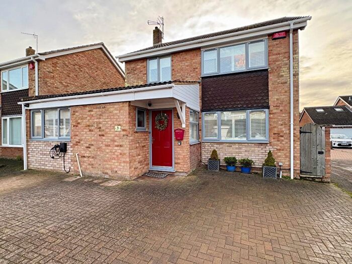 4 Bedroom Detached House For Sale In Dale Close, Toddington, LU5