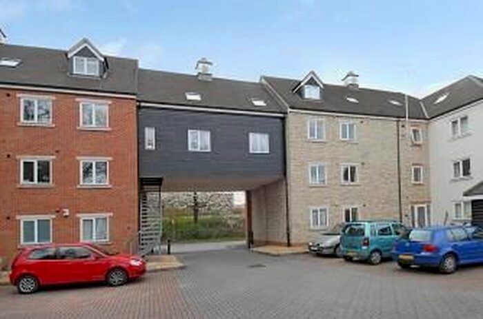 2 Bedroom Flat To Rent In Linacre Court, Headington OX3