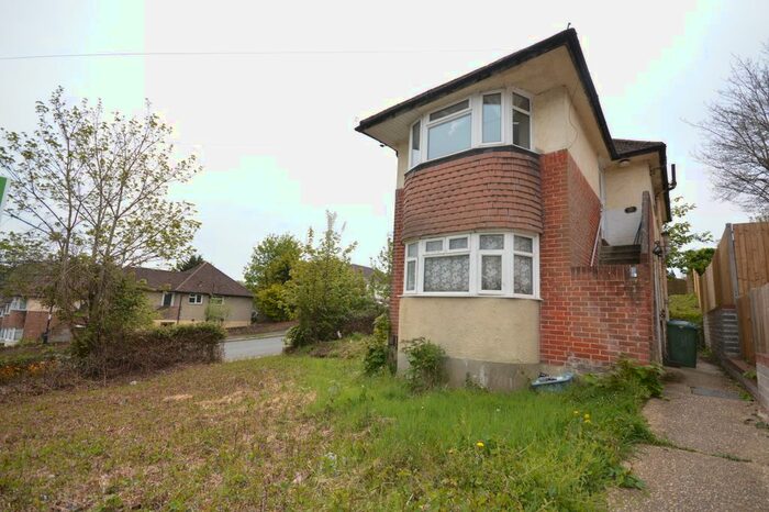 3 Bedroom Maisonette To Rent In Vale Drive, Southampton, SO18