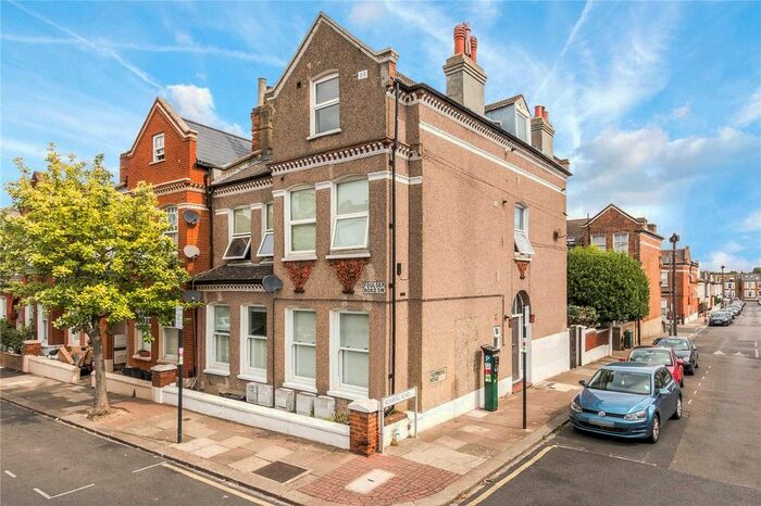 2 Bedroom Flat To Rent In Romberg Road, London, SW17