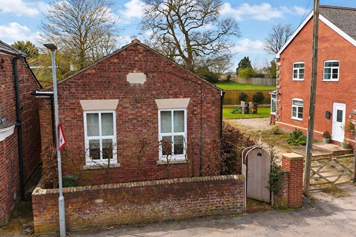 2 Bedroom Bungalow For Sale In High Street, Wootton, DN39