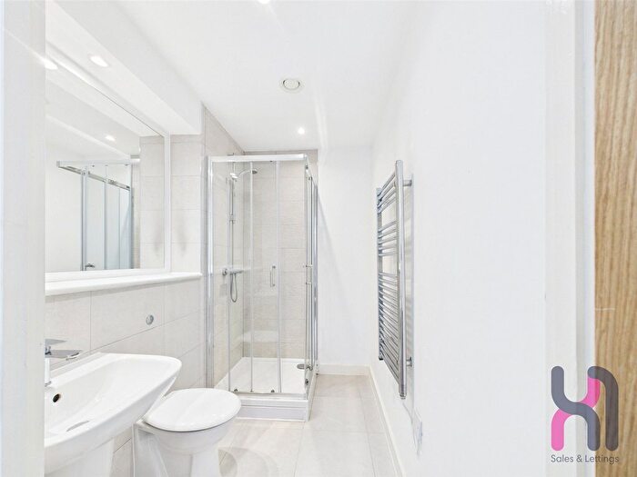 3 Bedroom Flat To Rent In The Landmark, Oldfield Road, Salford, M5