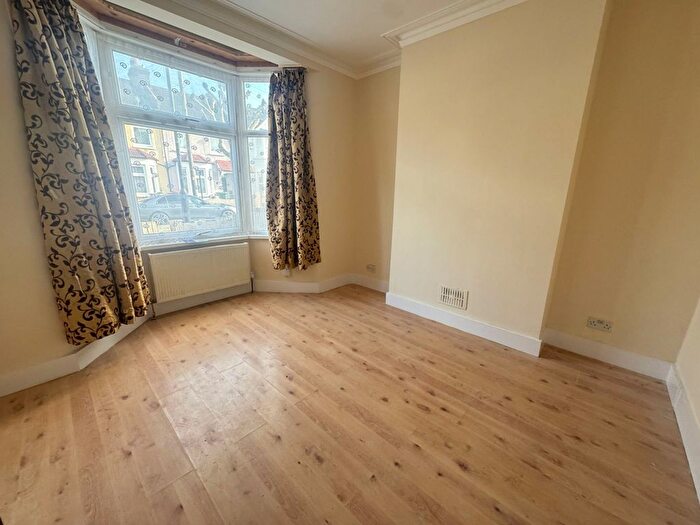 4 Bedroom Terraced House To Rent In Hatherley Gardens, London, E6