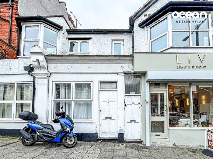 1 Bedroom Flat To Rent In Hamlet Court Road, Westcliff, SS0