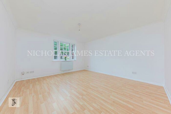 1 Bedroom Flat To Rent In Aspen House, Winchmore Hill, London, N21
