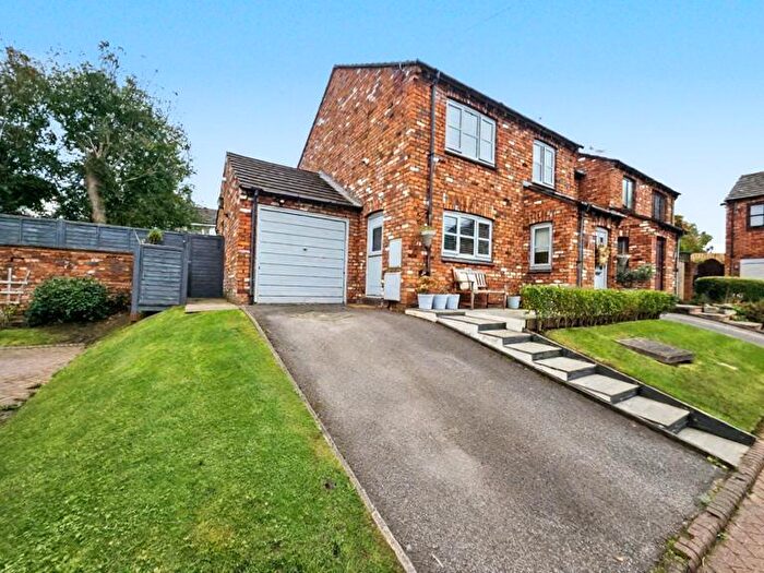 3 Bedroom Semi-Detached House For Sale In Pumptree Mews, Macclesfield, SK11