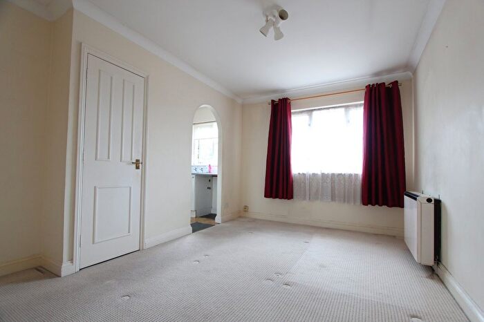 1 Bedroom Flat To Rent In Hickory Close, Edmonton, N9
