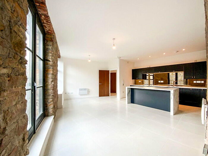 2 Bedroom Apartment To Rent In Victoria Street, Glossop, SK13