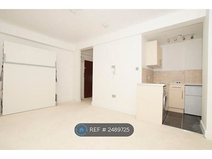 Studio To Rent In Du Cane Court, London, SW17