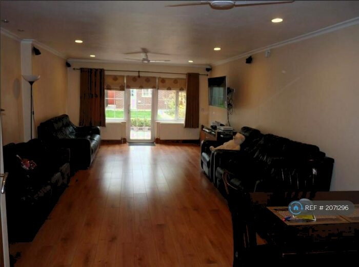 3 Bedroom End Of Terrace House To Rent In Northwick Avenue, Harrow, HA3