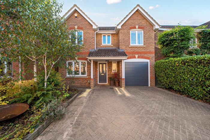 4 Bedroom Detached House For Sale In Cavell Way, Knaphill, Woking, GU21
