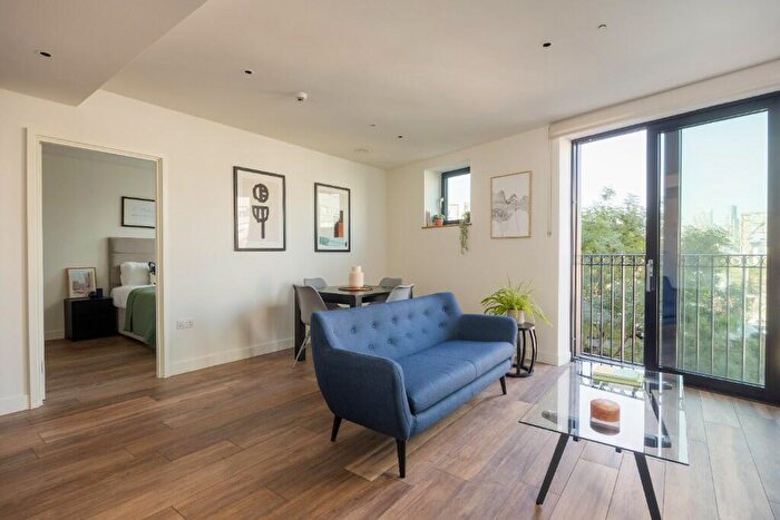 1 Bedroom Flat To Rent In Three Colts Lane, London, E2