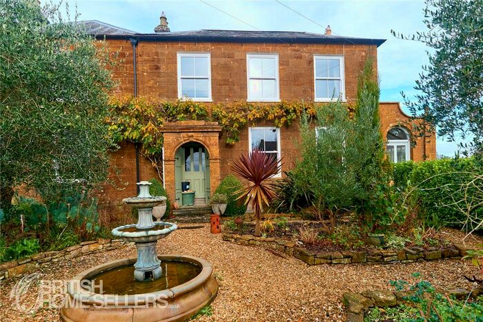 3 Bedroom Flat For Sale In Merriott Road, Hinton St. George, Somerset, TA17