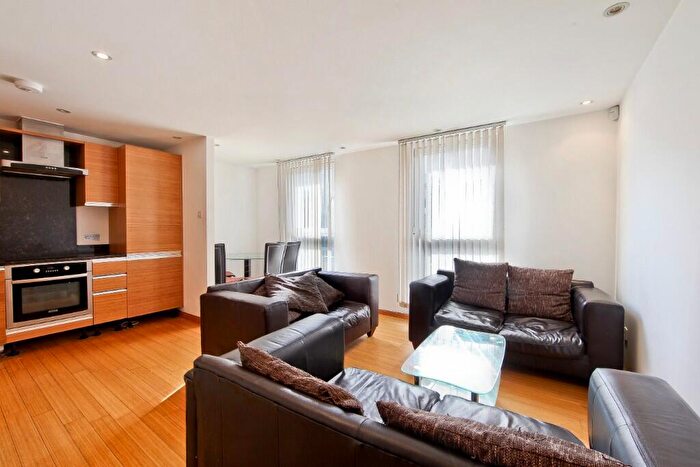 3 Bedroom Apartment To Rent In Westferry Road, Isle Of Dogs, E14