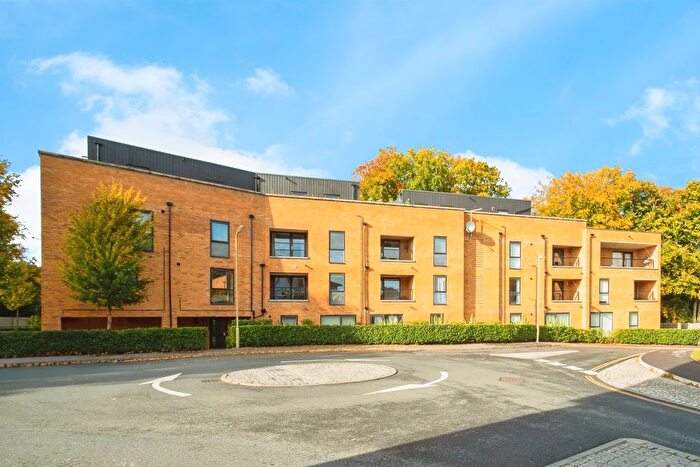 2 Bedroom Flat For Sale In Divot Way, Basingstoke, RG24