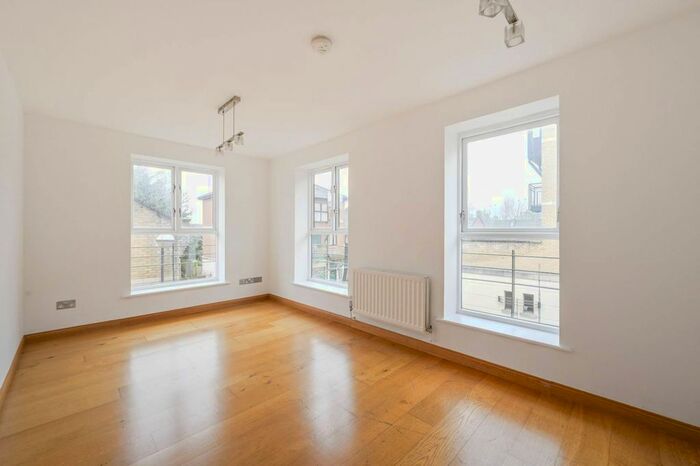 2 Bedroom Flat To Rent In Gloucester House, Royal Docks, London, E16