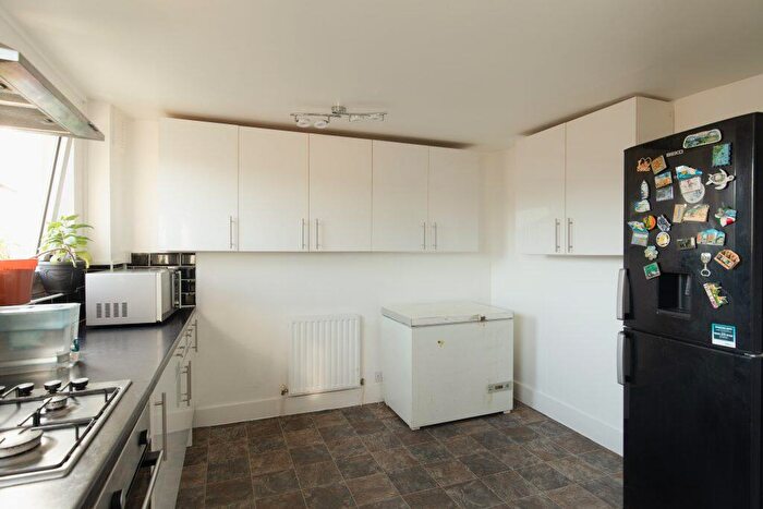 3 Bedroom Flat For Sale In Nunhead Green, Nunhead, London, SE15