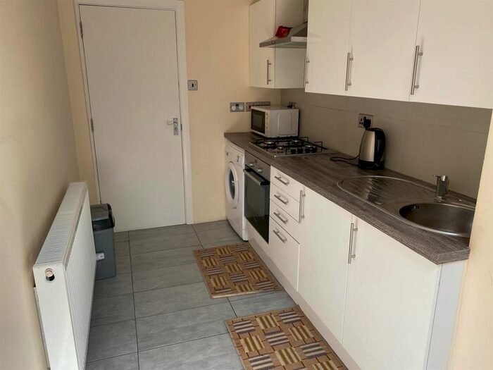 3 Bedroom Flat To Rent In Worton Way, Hounslow, TW3