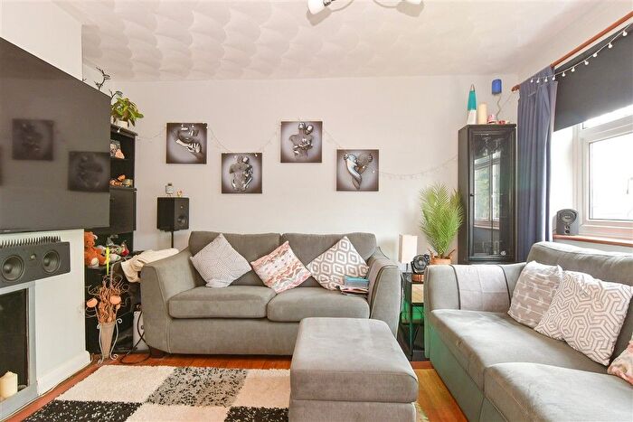 3 Bedroom Detached House For Sale In Sherwood Avenue, Walderslade, Chatham, Kent, ME5