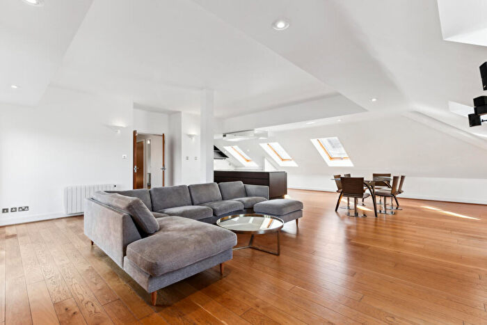 3 Bedroom Flat To Rent In Melville Place, Islington, N1