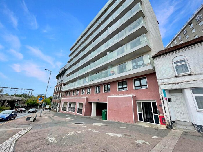 1 Bedroom Apartment For Sale In Midland Apartments, Midland Road, Luton, Bedfordshire, LU2