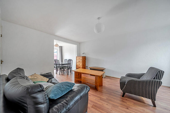 4 Bedroom House To Rent In Wilson Avenue, Mitcham, Surrey, CR4