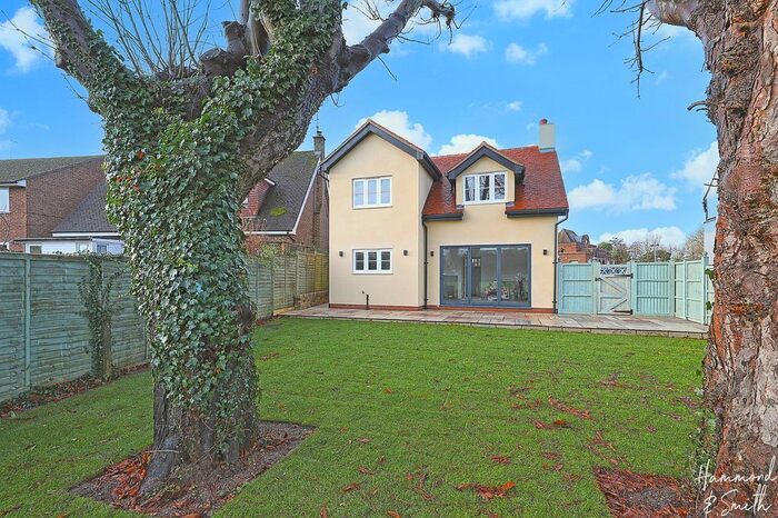 3 Bedroom Detached House For Sale In Epping Road, Nazeing, EN9