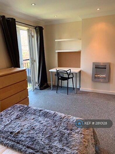 4 Bedroom Semi Detached House To Rent In Radcliffe Mount, Nottingham, NG2