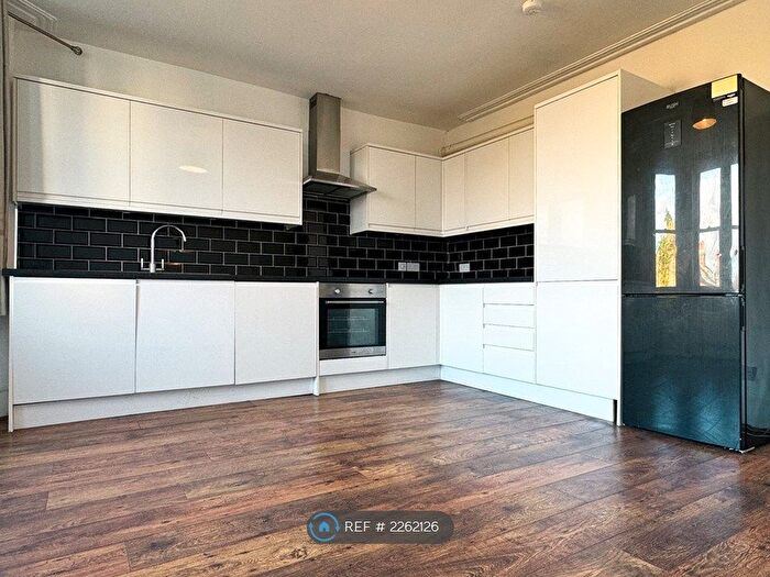 3 Bedroom Flat To Rent In Hornsey Lane Gardens, London, N6