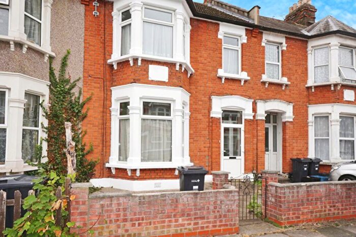 4 Bedroom House To Rent In Colenso Road Ilford, IG2