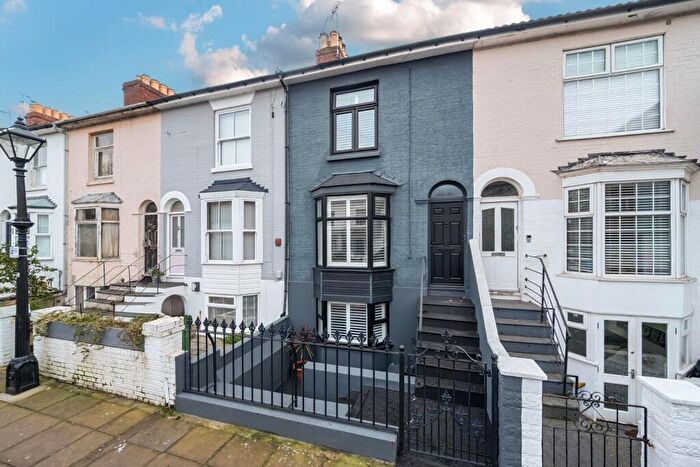 3 Bedroom Town House For Sale In Chelsea Road, Southsea, PO5
