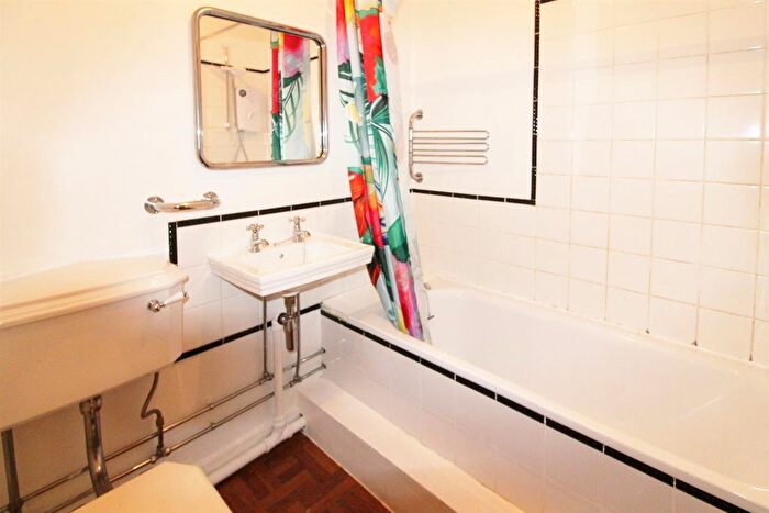 1 Bedroom Flat To Rent In The Chandlers, Leeds, LS2