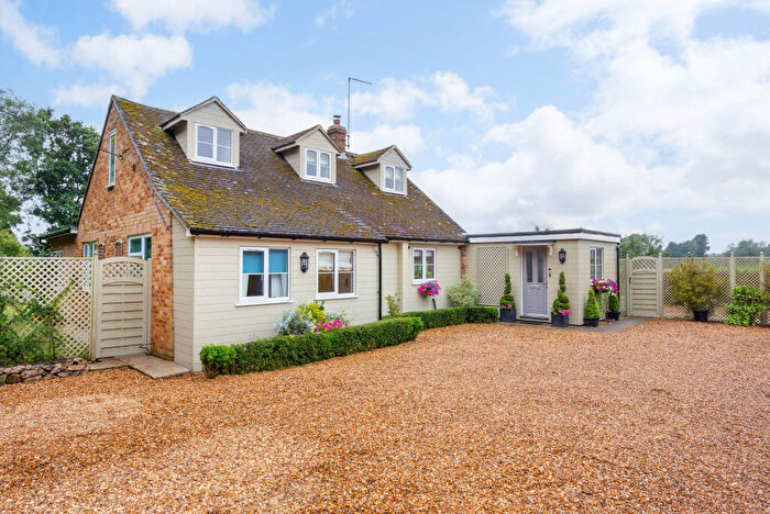 4 Bedroom Detached House For Sale In Dursden Lane, Pewsey, SN9