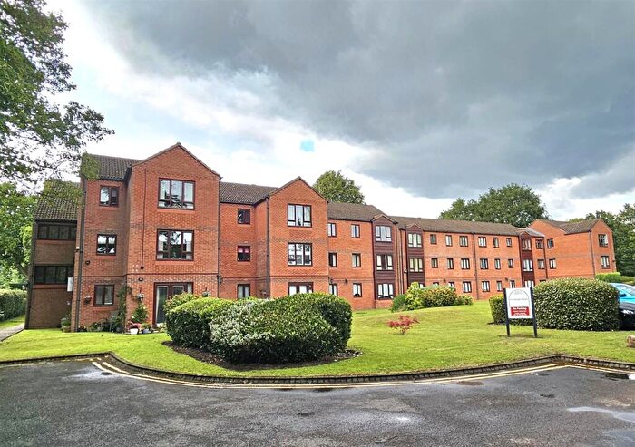 2 Bedroom Retirement Property For Sale In Fernleigh Court, Kelvedon Grove, Solihull, B91
