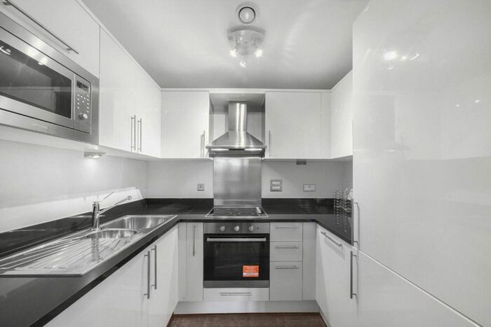 2 Bedroom Flat To Rent In Great Suffolk Street, Southwark, London, SE1