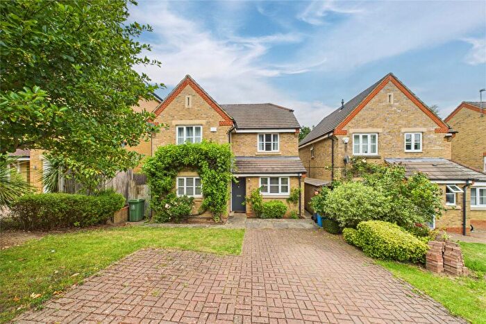 4 Bedroom Detached House To Rent In Lautree Gardens, Cookham, Maidenhead, Berkshire, SL6