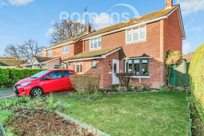 4 Bedroom Detached House To Rent In Radcot Close, Woodley, Reading RG5